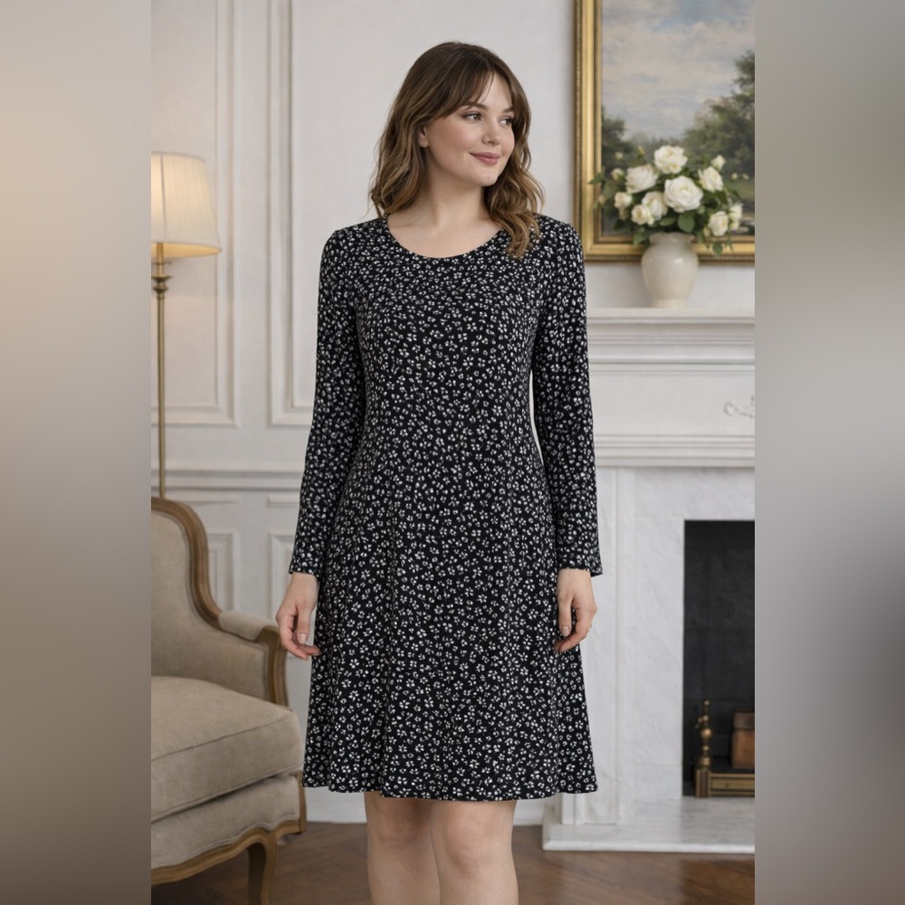 Womance simple Black and White Floral Dress long sleeve size small